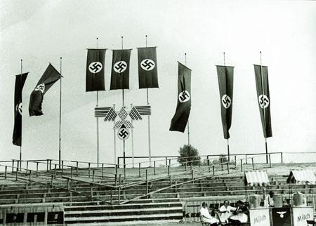 Milch und Hakenkreuz: Vorbereitung zu einem Sportfest der Nationalsozialisten im Ronhof